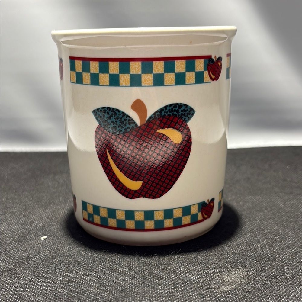 Vintage Apple Design Ceramic Mug
